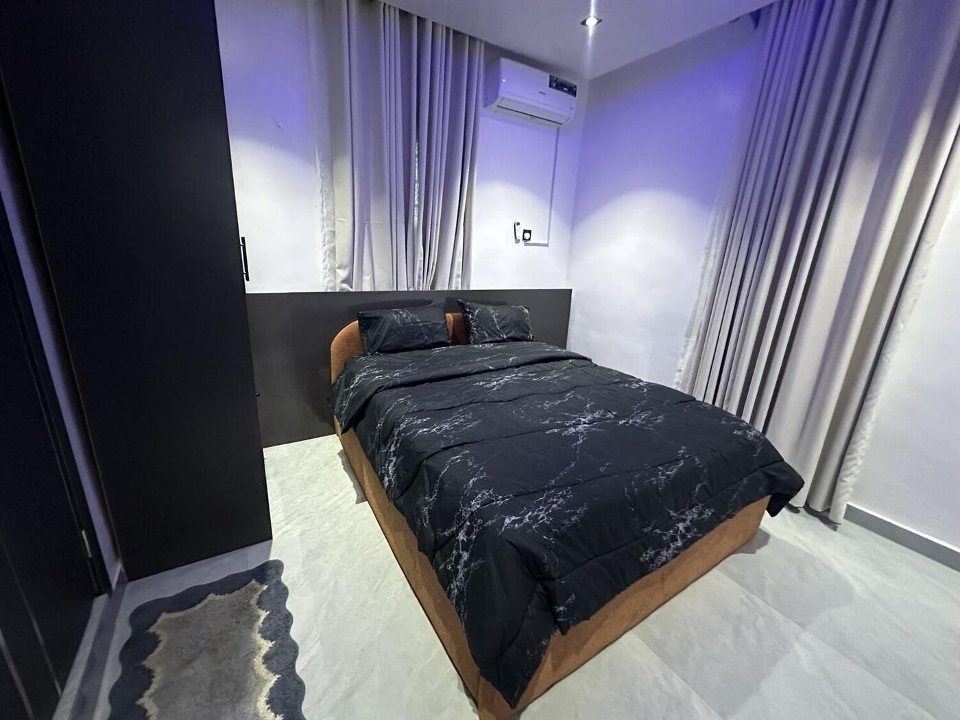 Bedroom detail