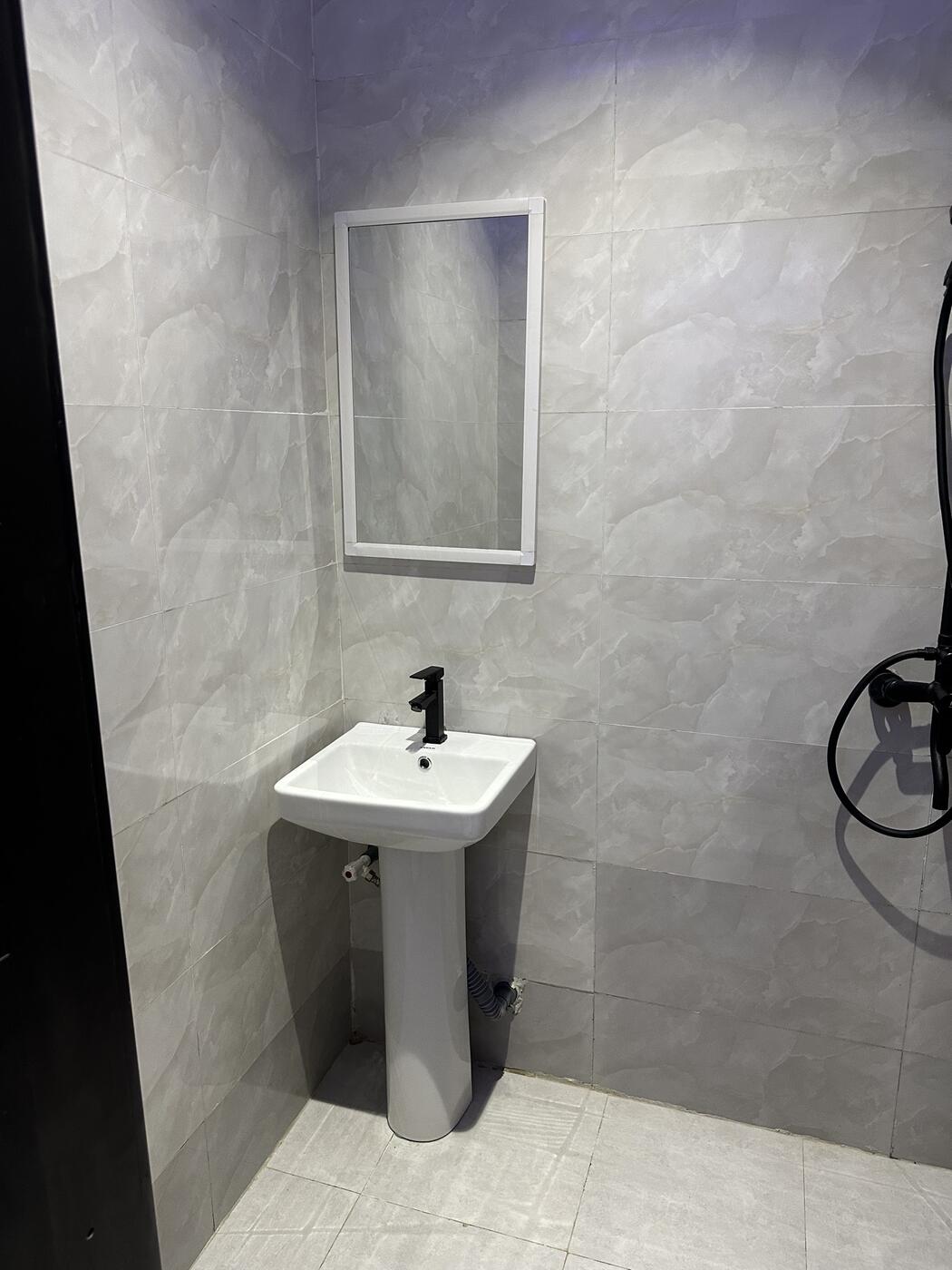 Bathroom sink