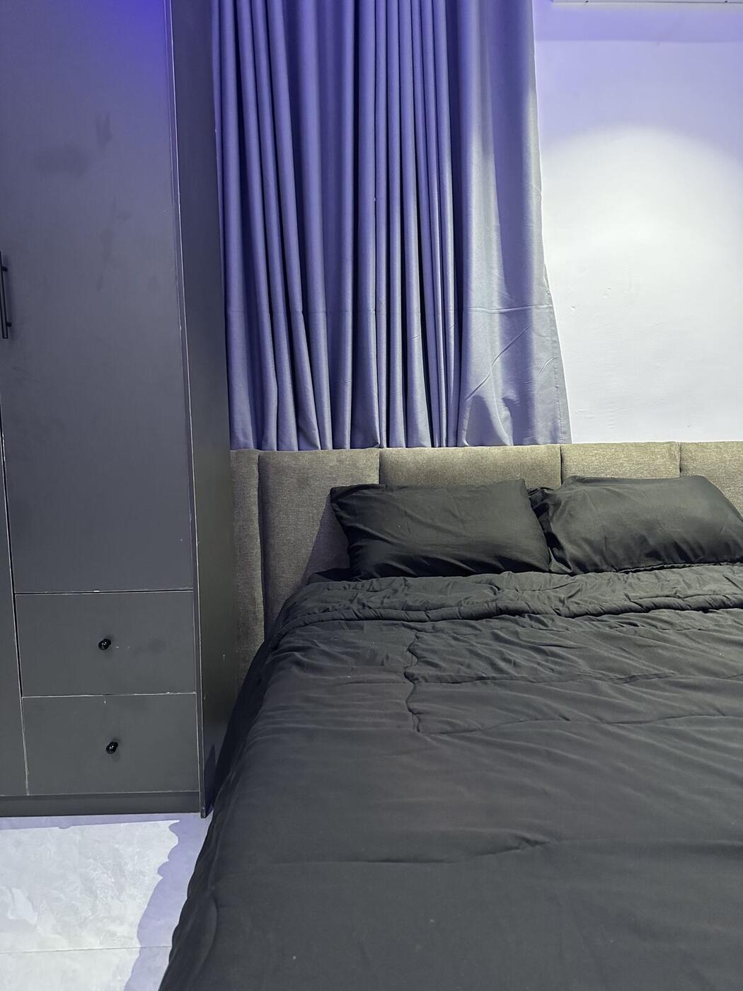 Bedroom bed